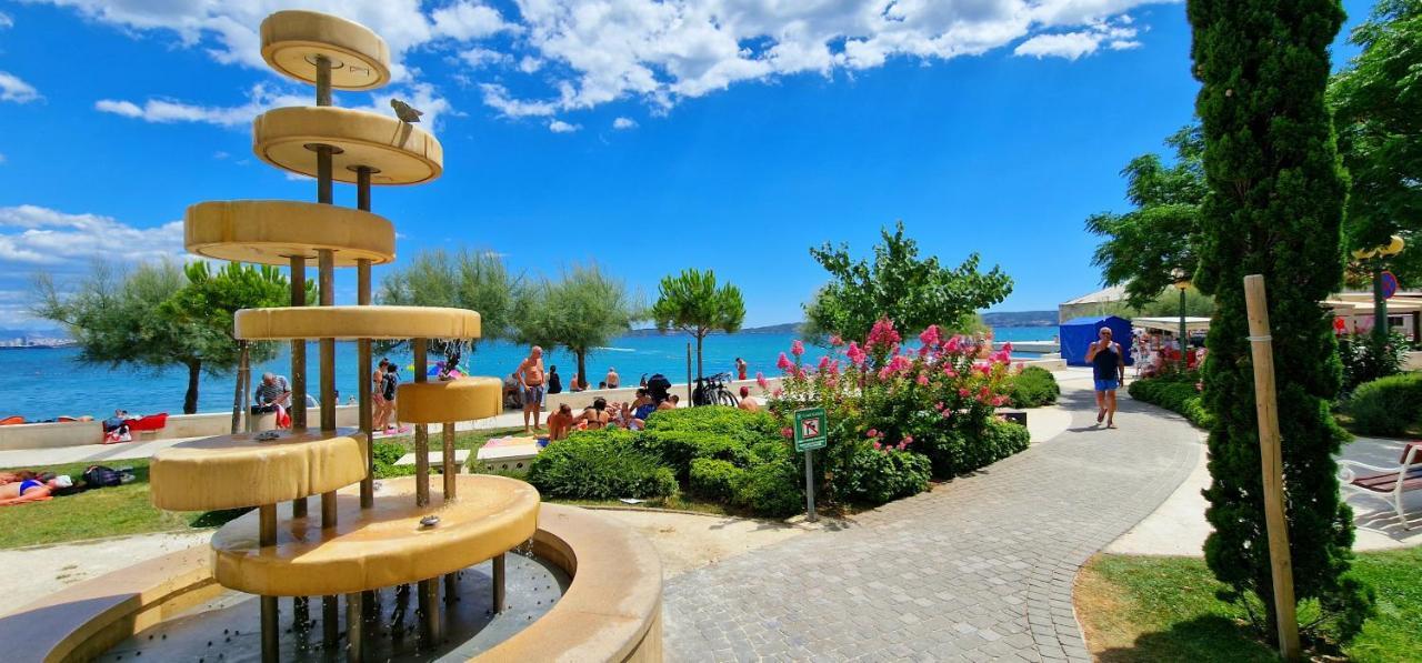 Sunny Holiday House With Pool Каштела Экстерьер фото