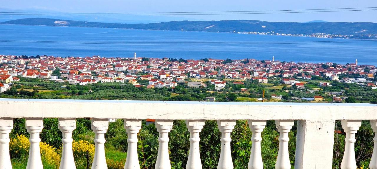 Sunny Holiday House With Pool Каштела Экстерьер фото